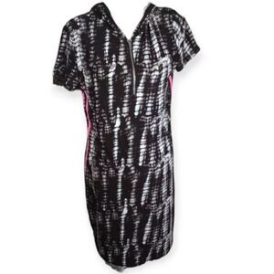 NO BOUNDARIES BLACK & WHITE TIE DYE W/PINK STRIPES HOODED DRESS SZ.XL EUC.